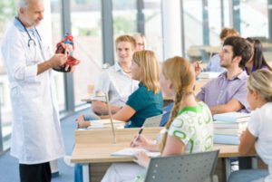 Leia mais sobre o artigo MEC autoriza abertura de novos cursos de Medicina