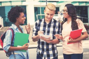 Leia mais sobre o artigo Cursinho gratuito 2024 oferece vagas para alunos de baixa renda