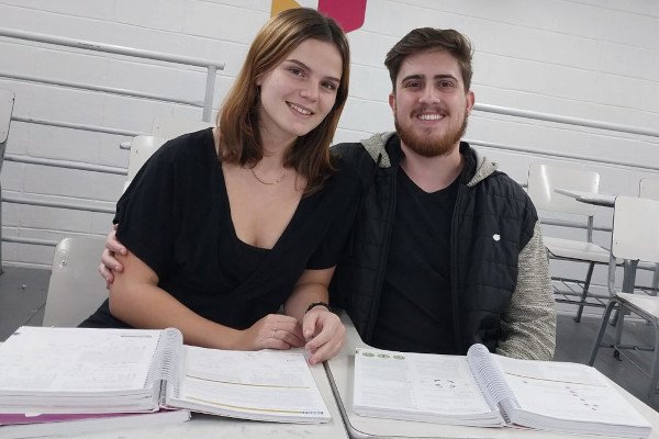 No momento, você está visualizando casal estuda junto para passar em Vestibular de Medicina