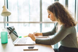 Leia mais sobre o artigo como se destacar em redações para o Common App?